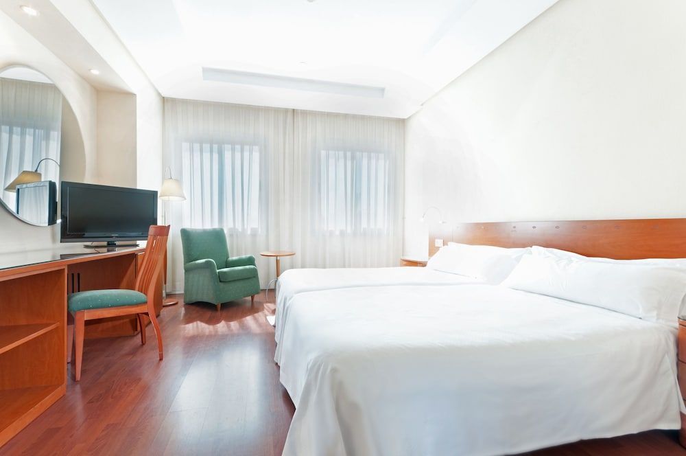 Hotel Madrid Chamartín - Image 2