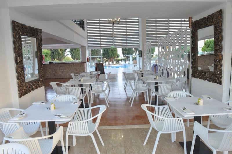 Fedrania Gardens Hotel - Image 10