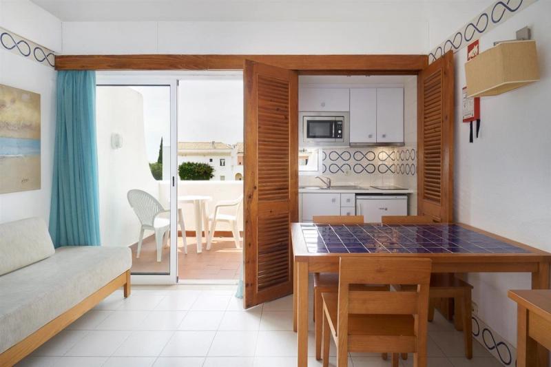 Golden Club Cabanas - Image 10