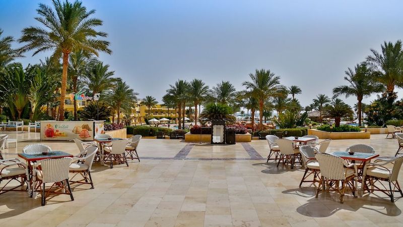 Amwaj Oyoun Resort & Casino - Image 10