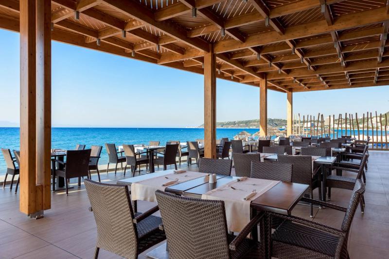 Avra Beach Resort Hotel & Bungalows - Image 9