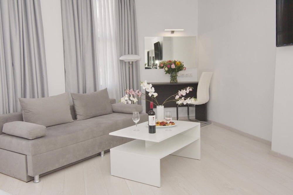 Boss Boutique Athens - Image 6