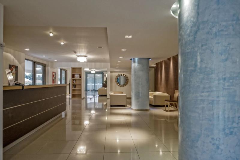 Lagomandra Beach Hotel - Image 9