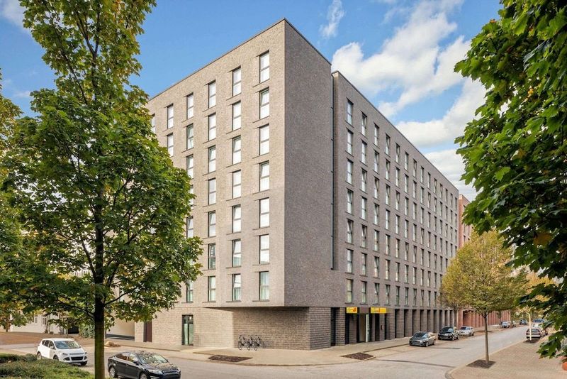 Super 8 by Wyndham Hamburg Mitte - Image 3