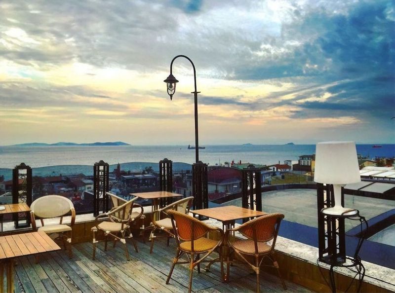 GLK PREMIER Regency Suites & Spa - Image 2