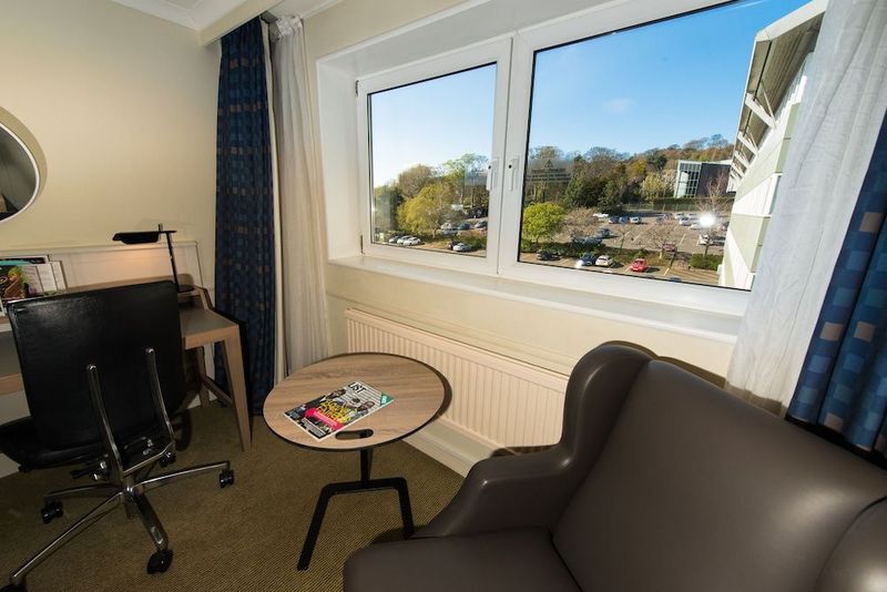 Holiday Inn Edinburgh - Image 4