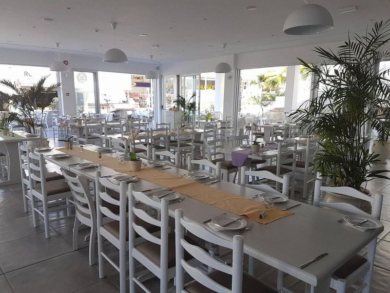Melini Hotel Suites - Image 9