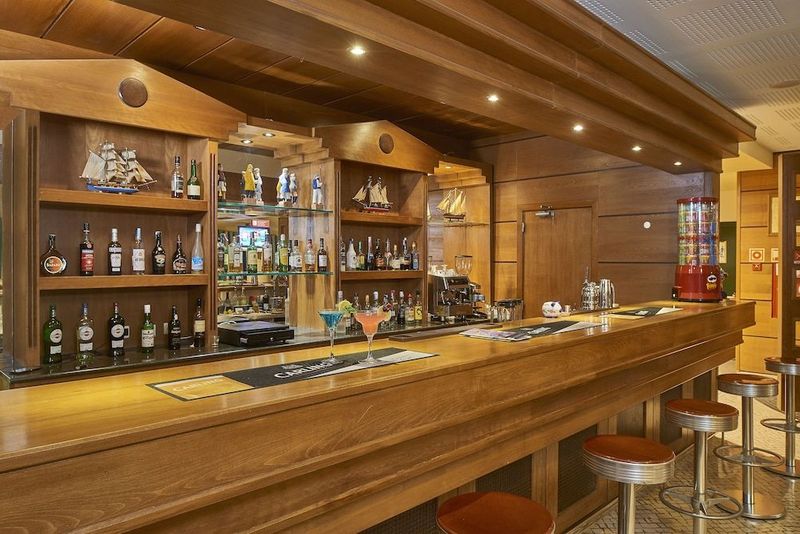Oceanus Aparthotel - Image 5