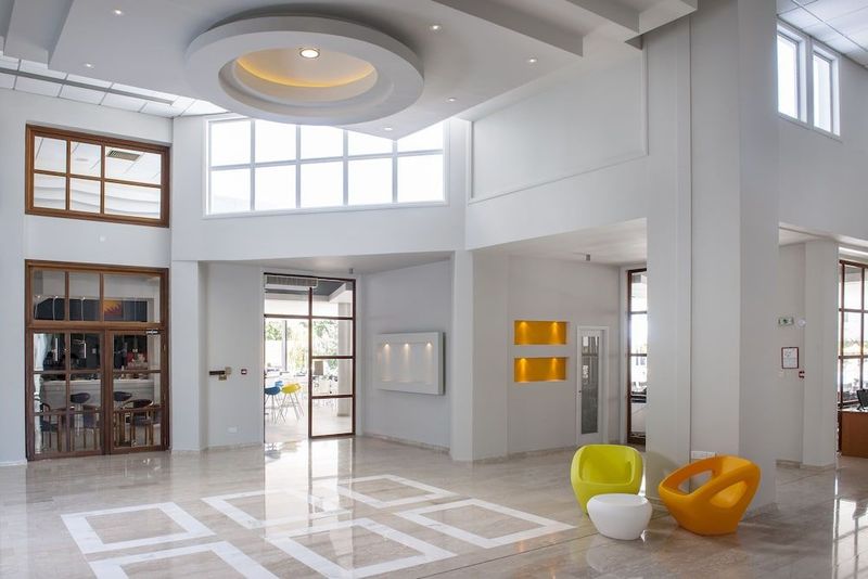 Mayfair Hotel - Image 5