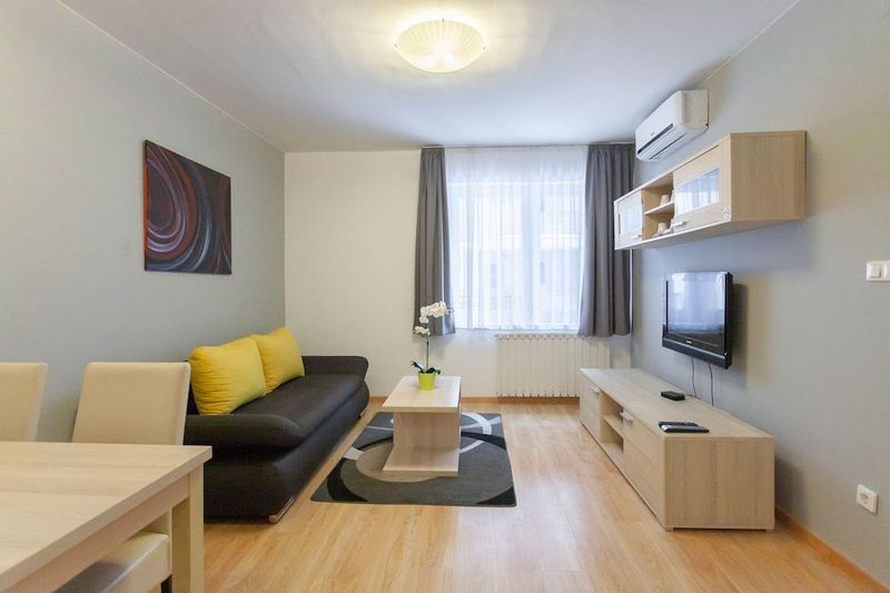 Maple Tree Apartments - Image 9