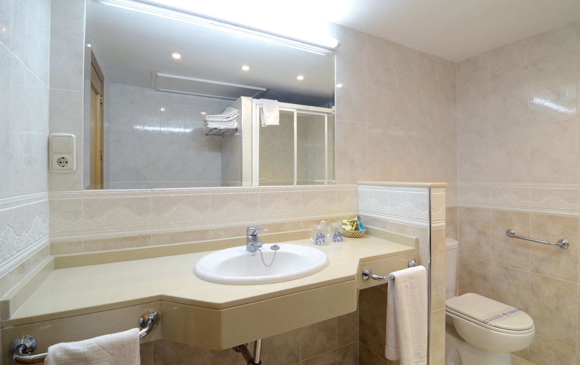 Aparthotel PYR Fuengirola - Image 8