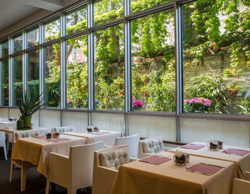 Hotel Blaise & Francis - Image 1