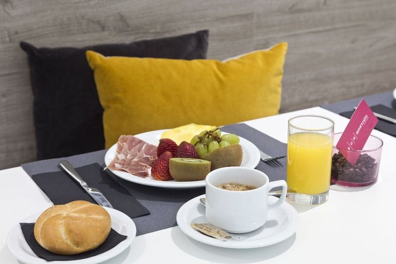 Aparthotel BCN Montjuic - Image 7