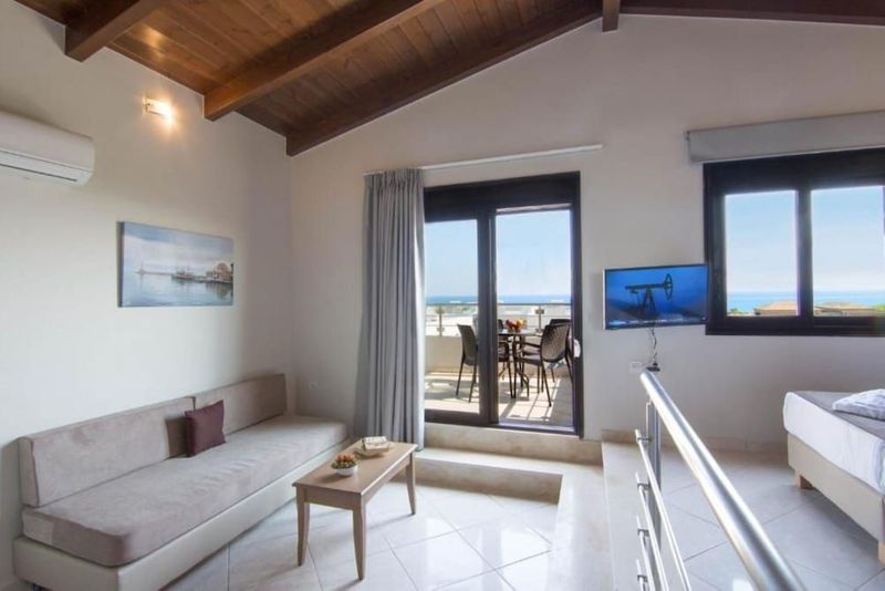 Carisa Suites and Apartments - Image 4