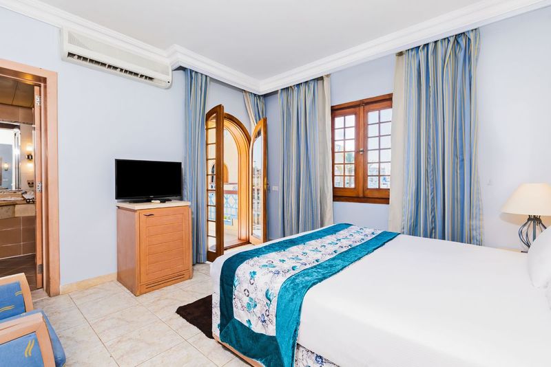 Royal Lagoons Aqua Park Resort & Spa - Image 9