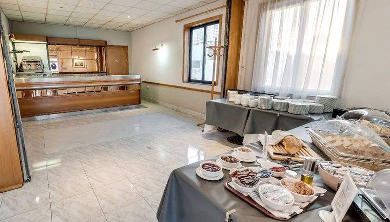 Sliema Marina Hotel - Image 10