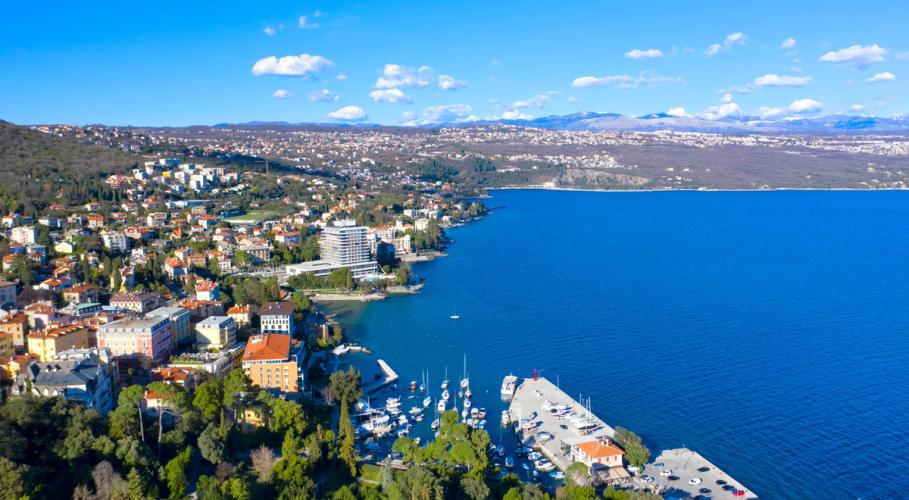 Panoramautsikt over bye Opatija på Istria i Kroatia