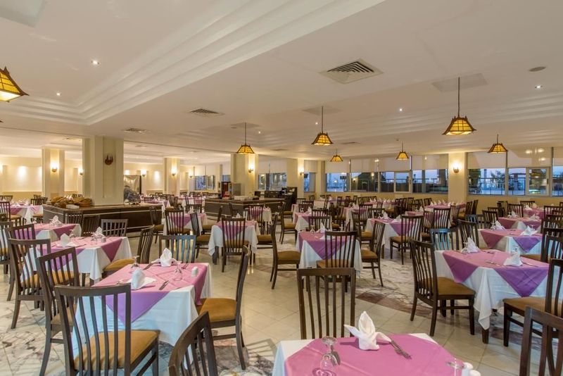 Adonis Hotel - Image 10