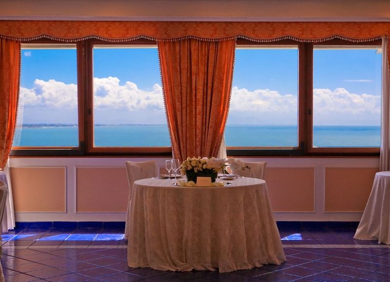 Lloyd's Baia Hotel - Image 10