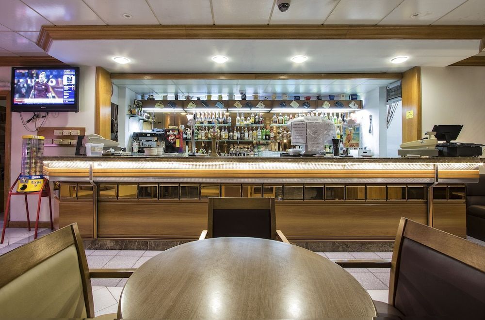 Canifor Hotel - Image 7