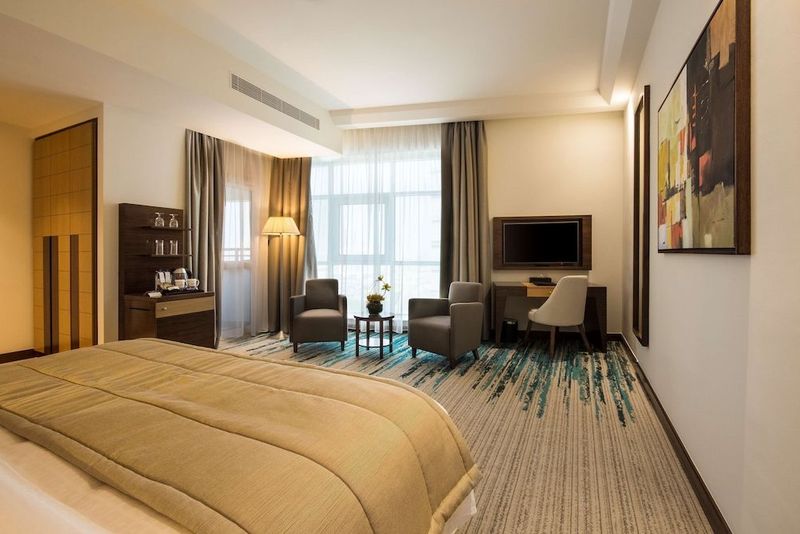 Golden Tulip Media Hotel - Image 2