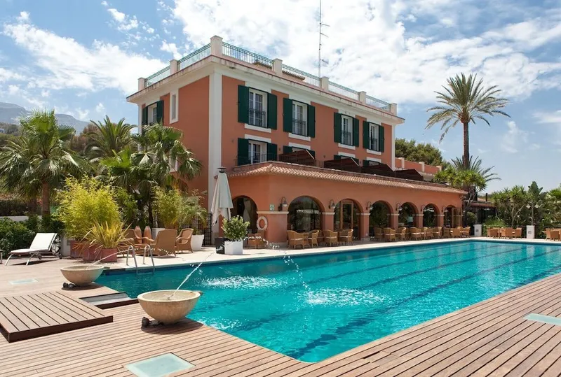 Les Rotes Hotel