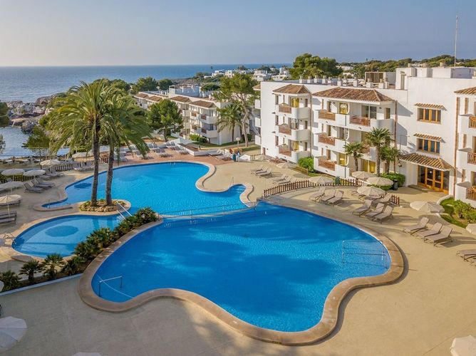 Inturotel Cala Azul har en vakker beliggenhet på Cala d'Or på Mallorca, og tilbyr ferieleiligheter for hele familien.