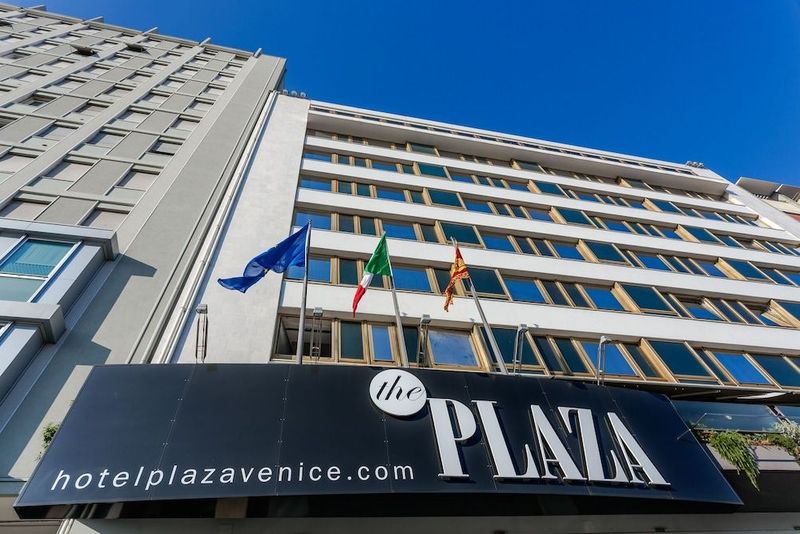 Plaza - Image 9