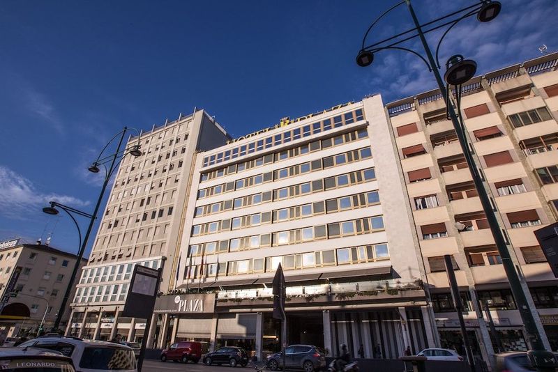 Plaza - Image 8