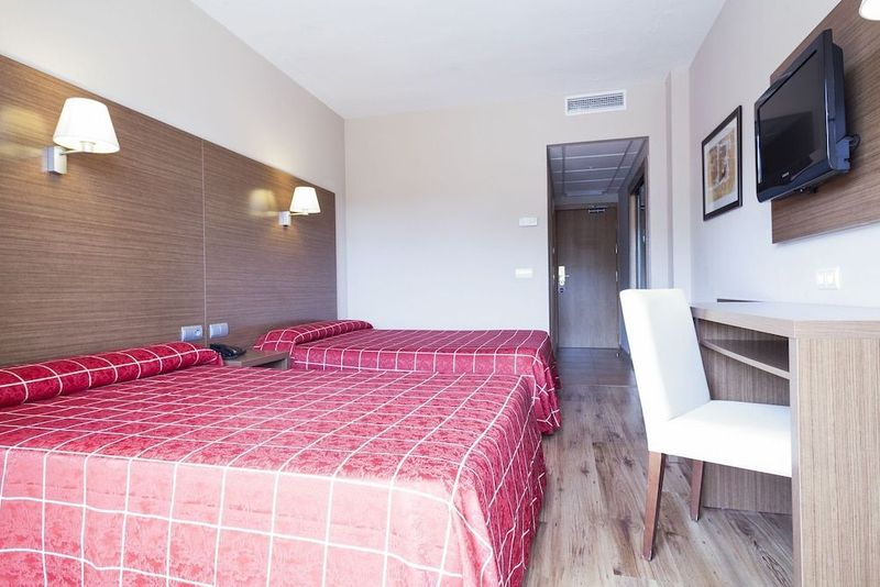 Hotel Oasis Park - Image 6