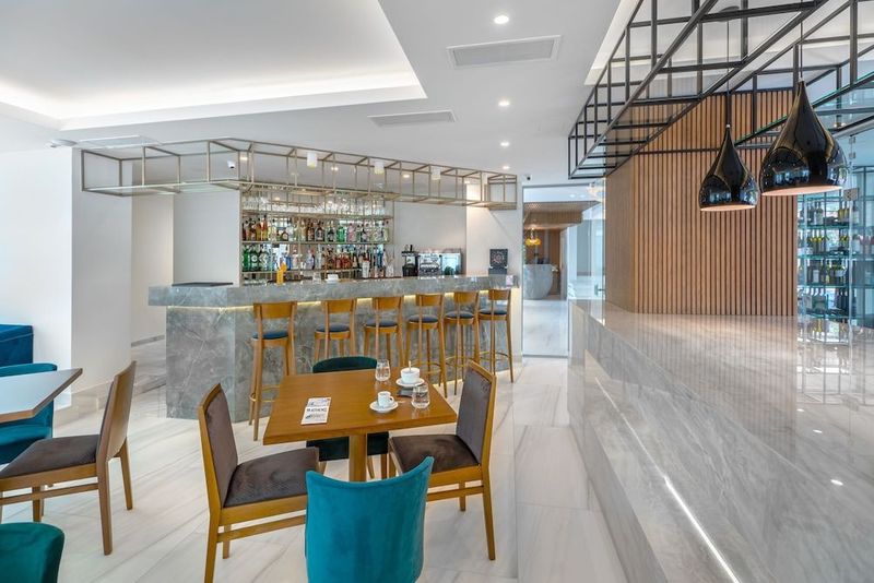 Glyfada Riviera Hotel - Image 10