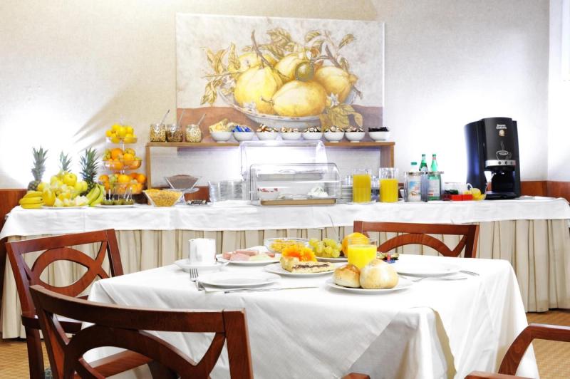 LH Hotel Lloyd Rome - Image 3