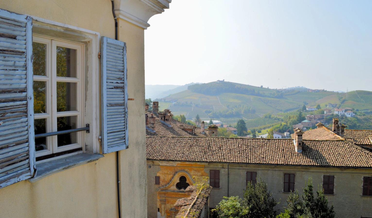 Middelalderbyen Neive i Piemonte