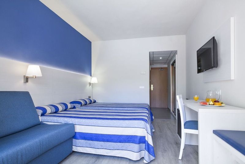Hotel Oasis Park - Image 7