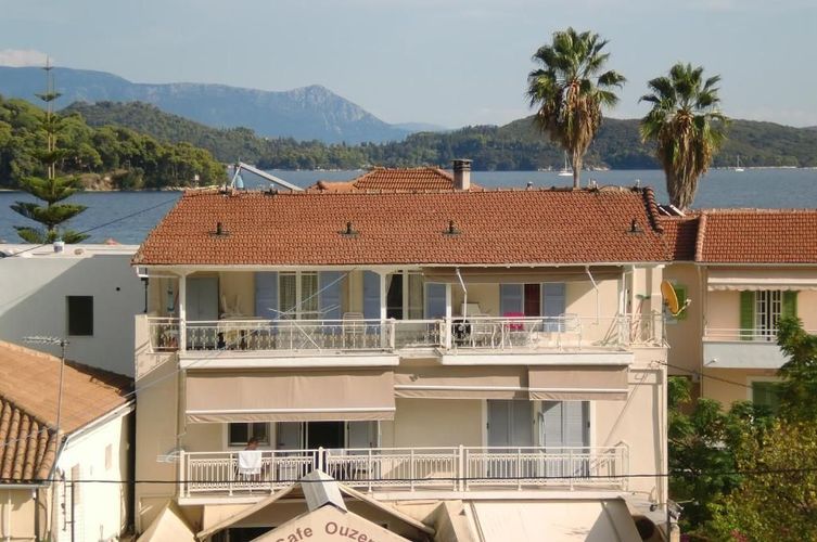 Nidri Zone tilbyder ferielejligheder nær havet i Nidri på Lefkada, Grækenland.