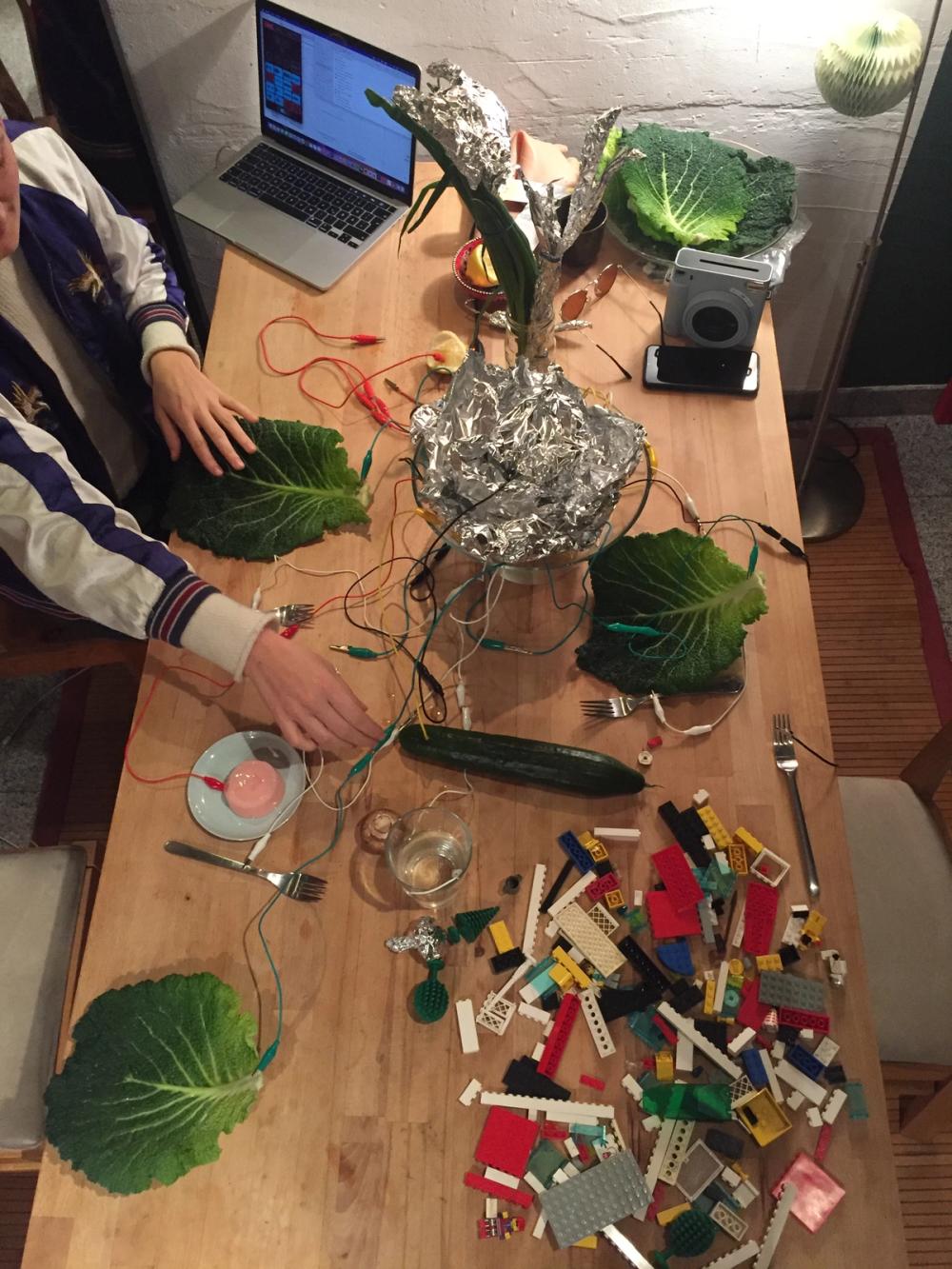 Missing alternative text