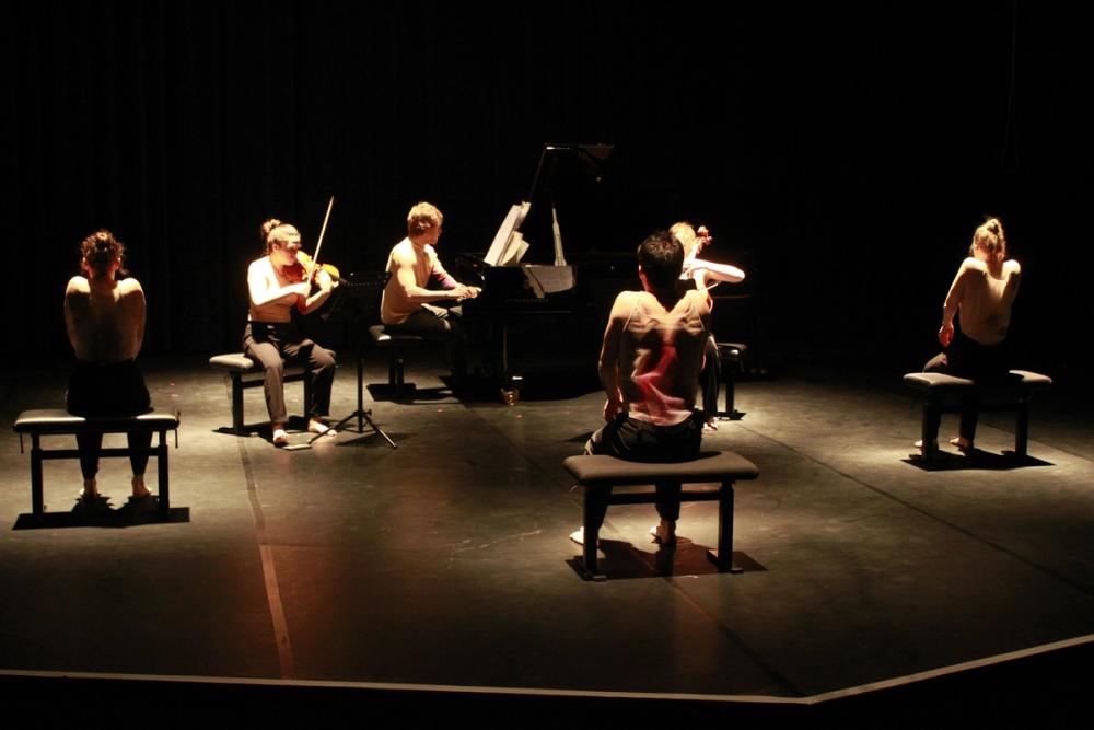 Missing alternative text