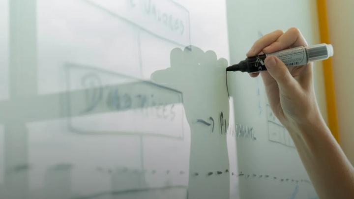 7 Practical Signals for Fine-Tuning Large Language Models