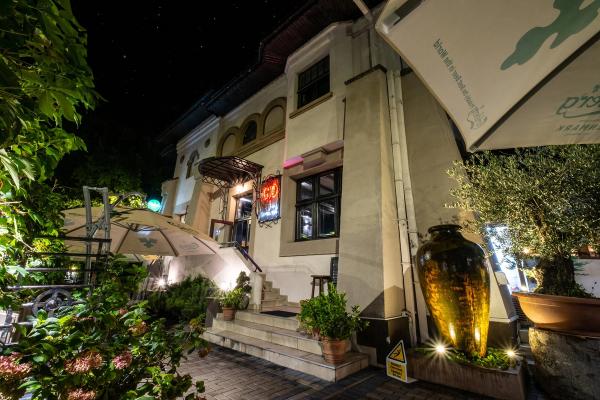 Gio Pub & Restaurant 