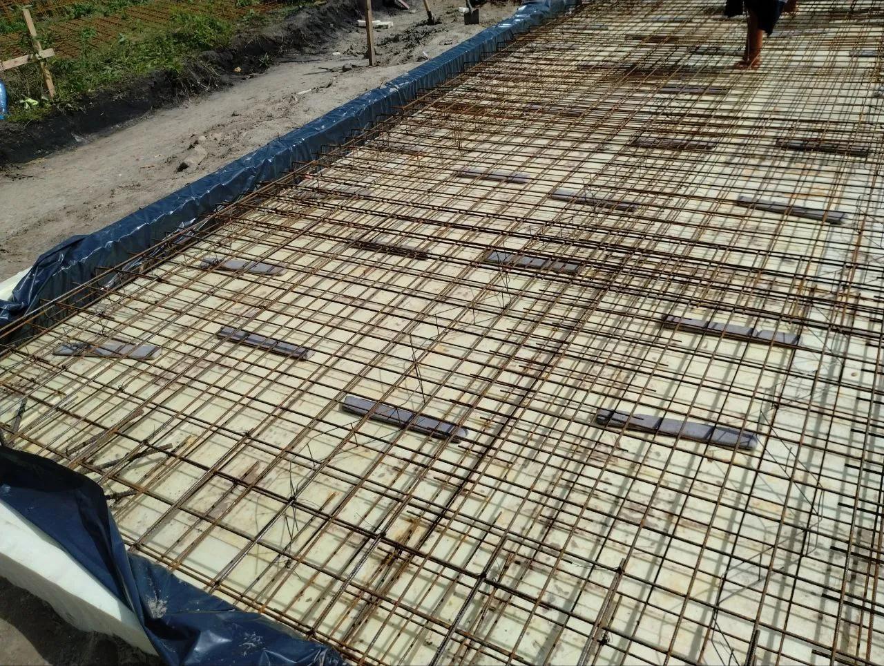 Realizacja w Sierosławiu — zbrojenie przed betonowaniem