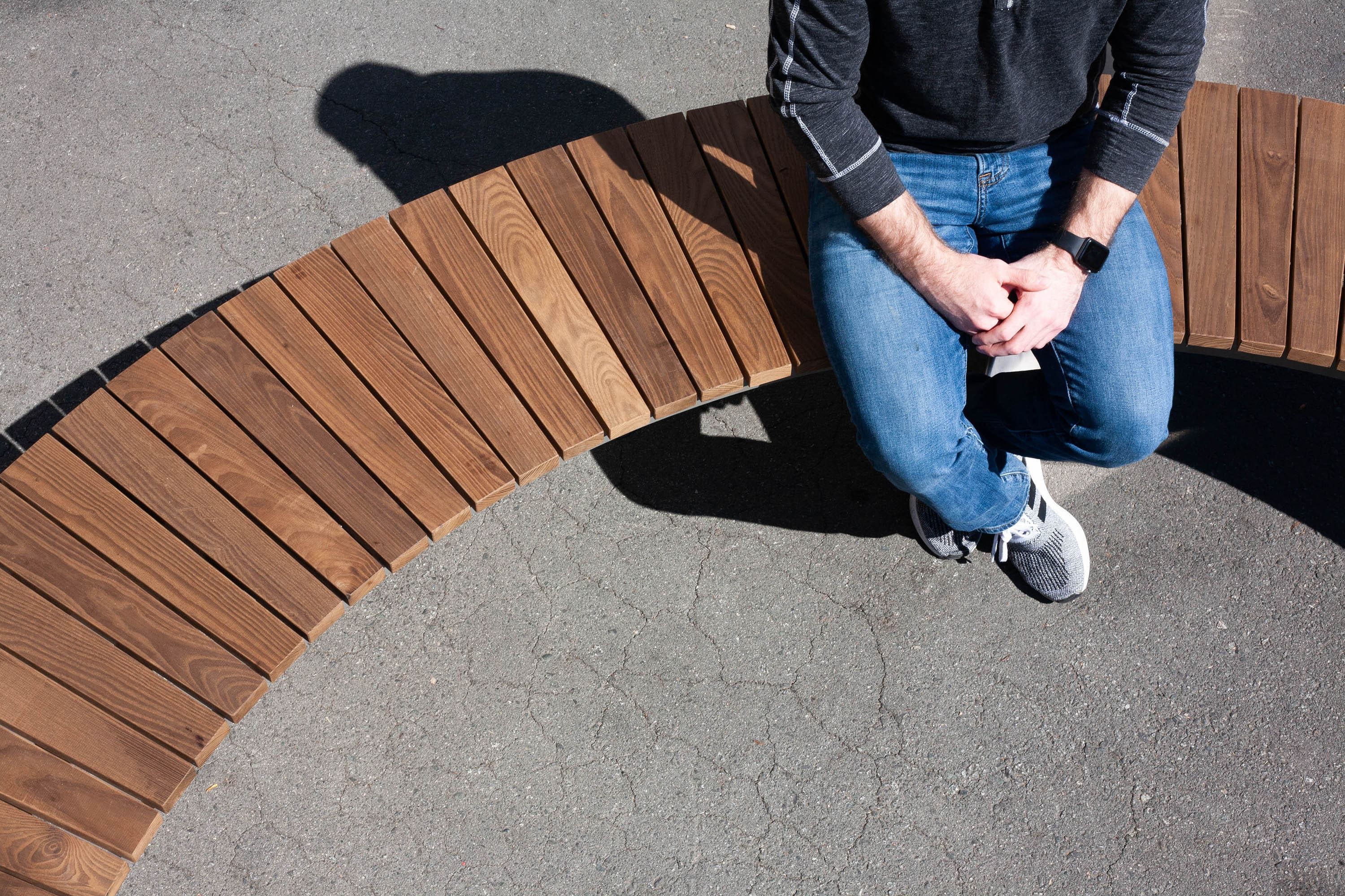 Custom circle bench for parks, urban centres and more. Green Theory provides custom commercial park benches canada to office buildings or anywhere groups gather.