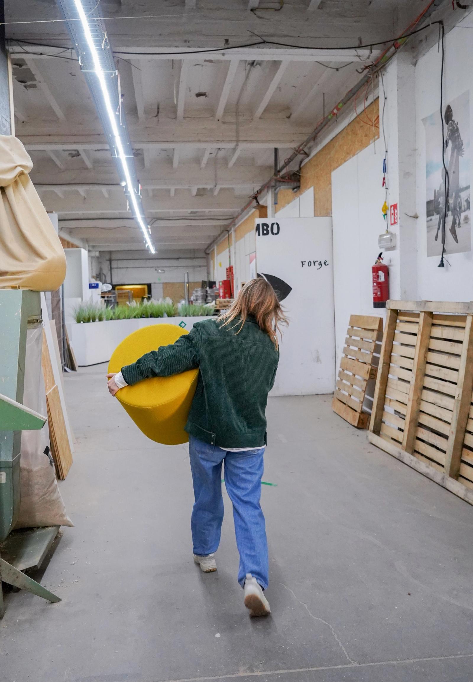 Circular office furniture available at the Relieve Outlet in Brussels.