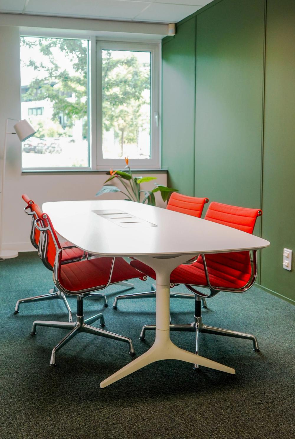 Y-Sales circular office interior in Watermael-Boitsfort, Brussels, gallery image 6 of 15