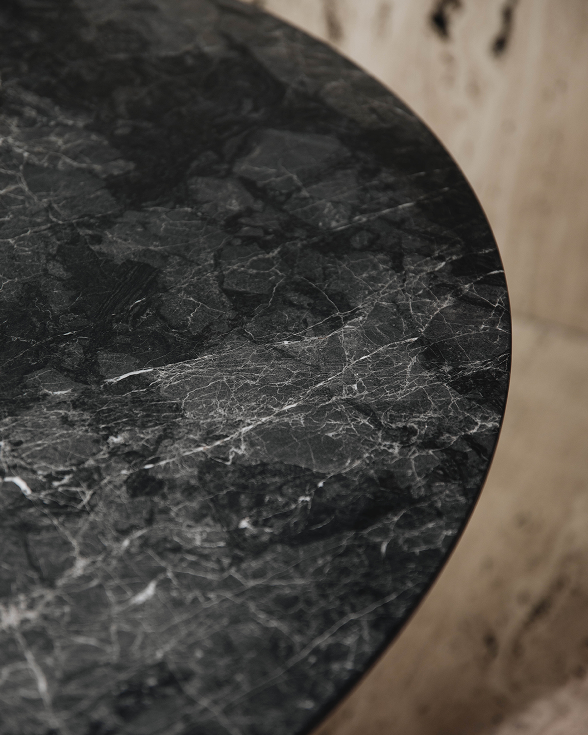 Quina Dining Table, 5