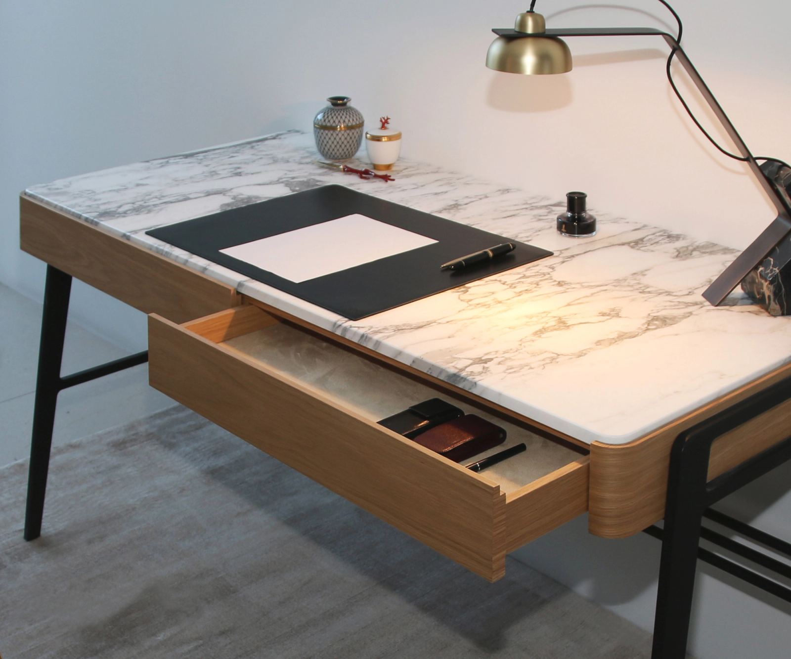 Bouvet Desk, 7
