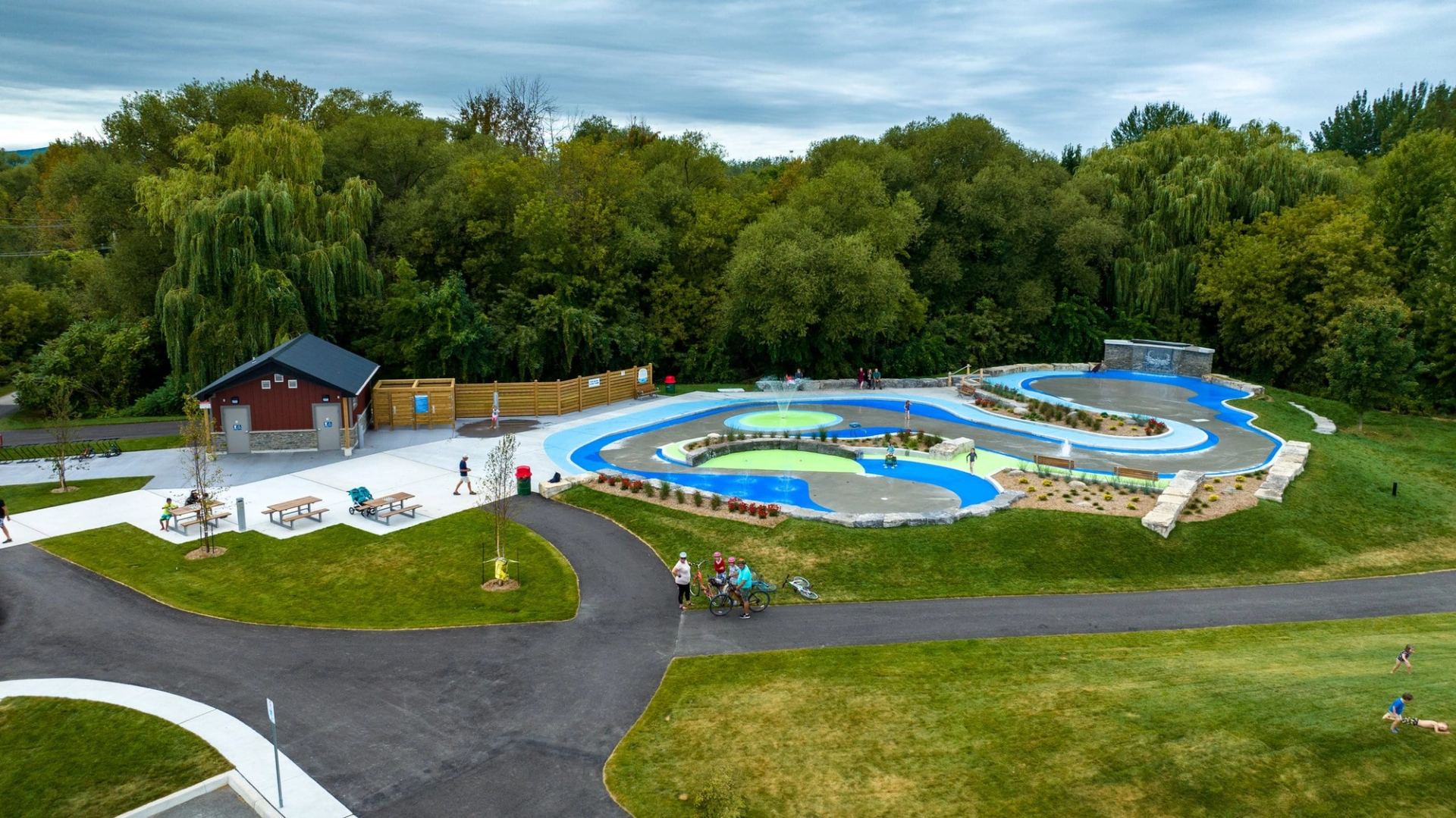 Splash pad surface, photo 6 of 25