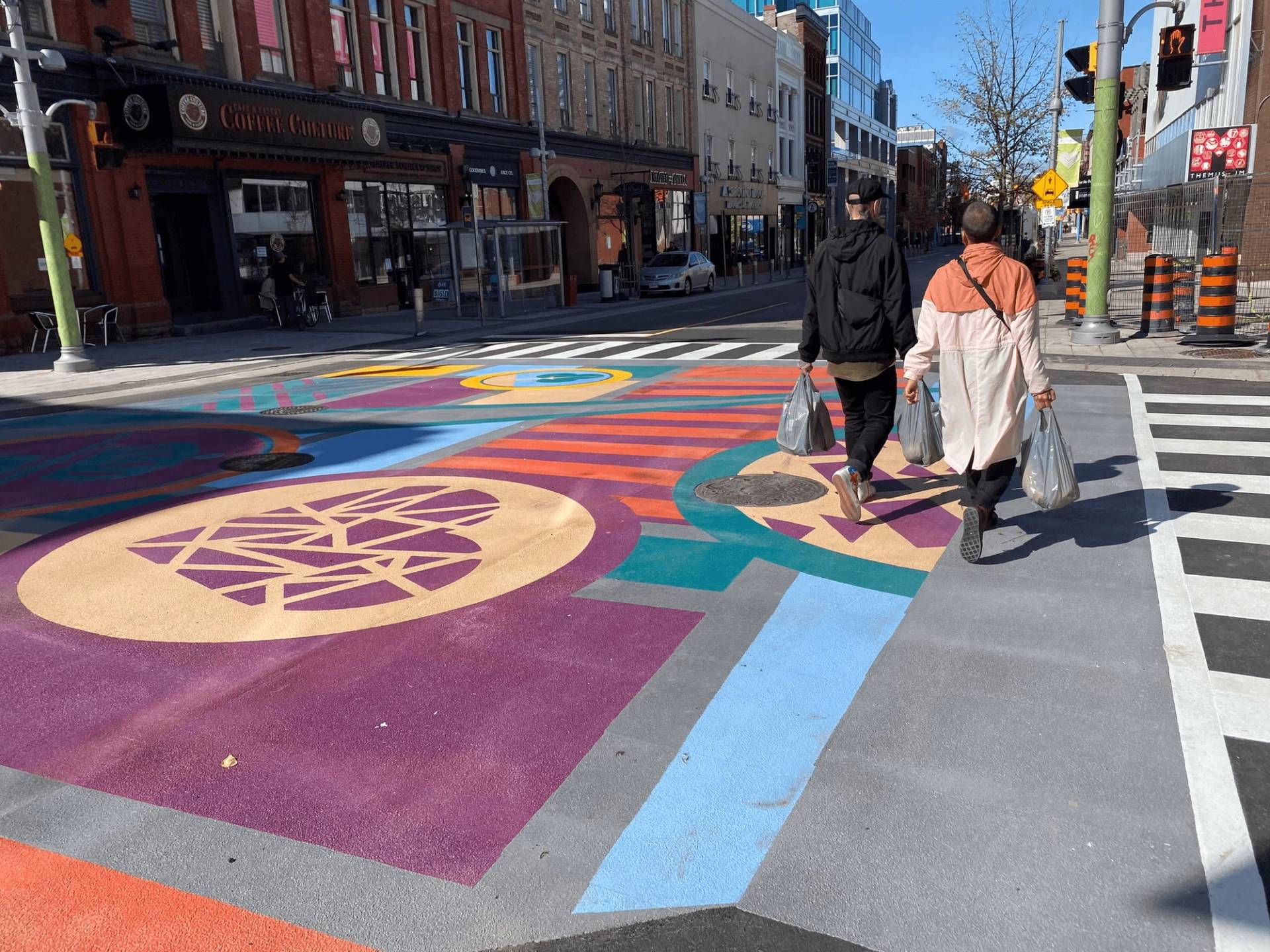 HUB Surface Systems StreetBond pavement coating: long-life colour on asphalt and concrete at a coloured crosswalk