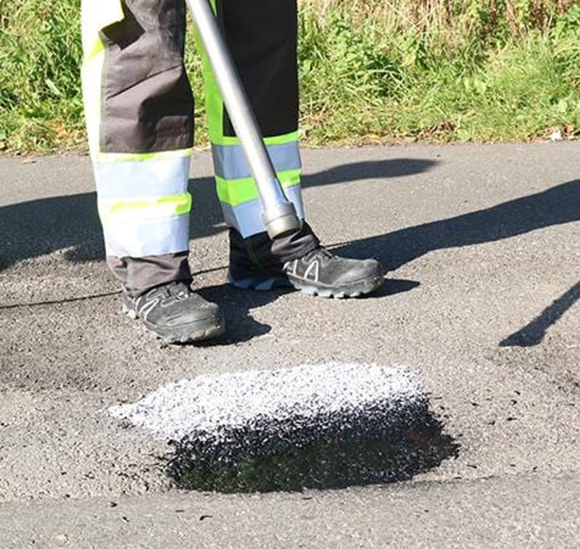 HUB Surface Systems ChipFill pavement repair: crack and chip repair in asphalt at a roadway repair