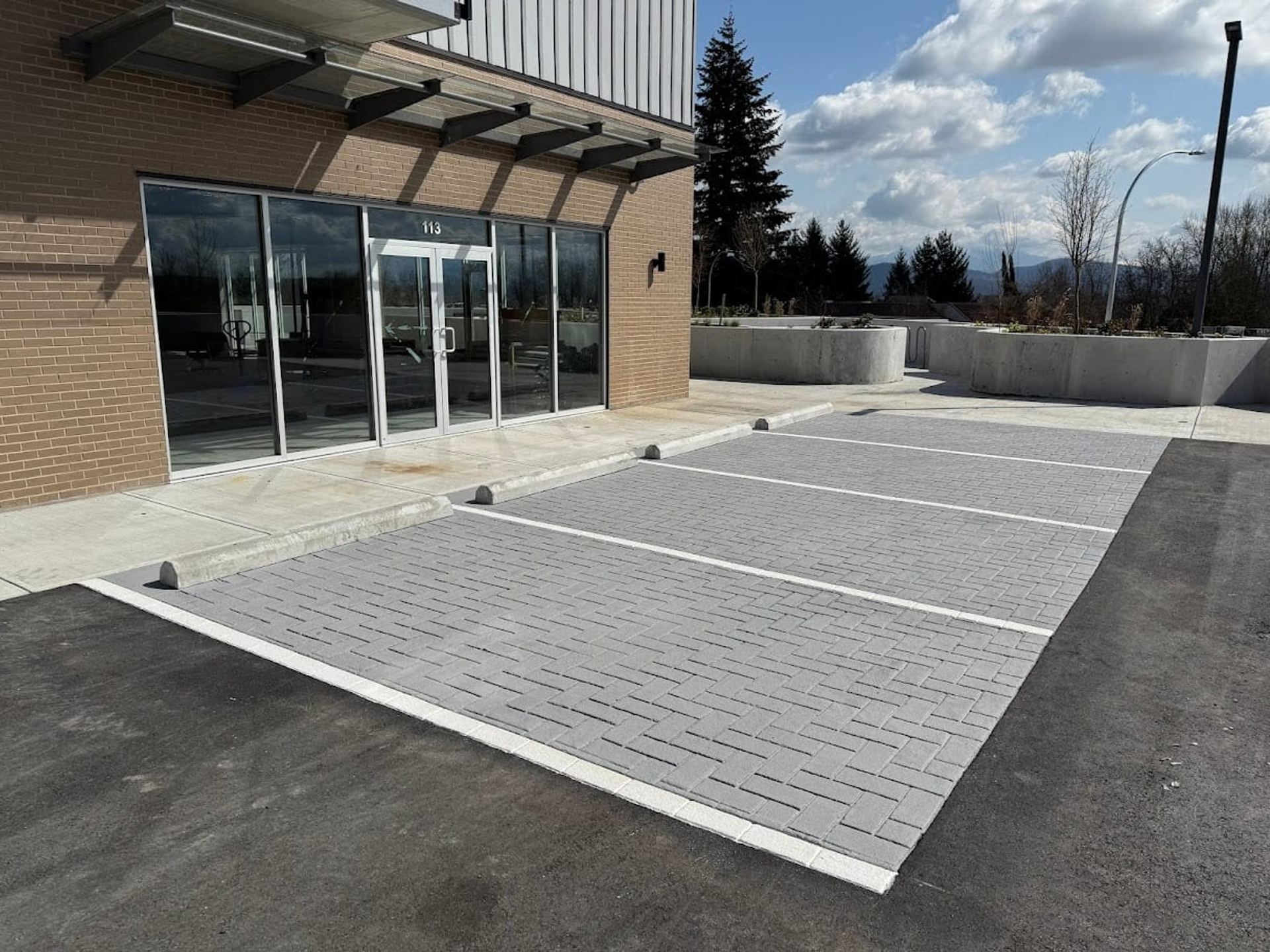 Commercial site paving, photo 5 of 111