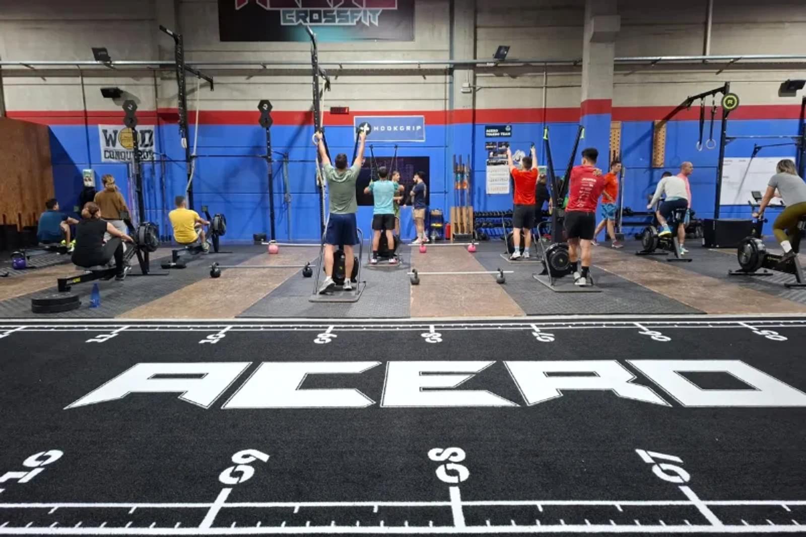 Numbered distance markings along the Acero CrossFit training track, Toledo